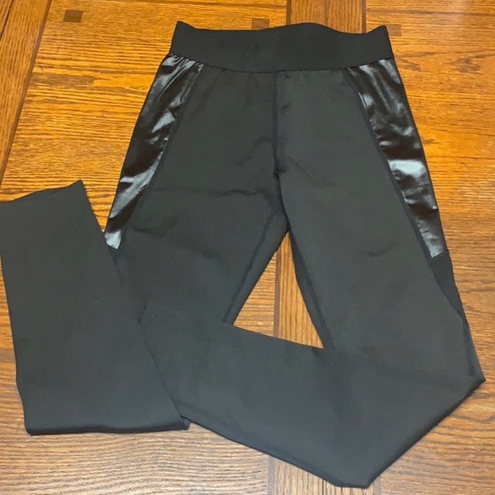 therapy performance strech leggings. - Picture 2 of 7